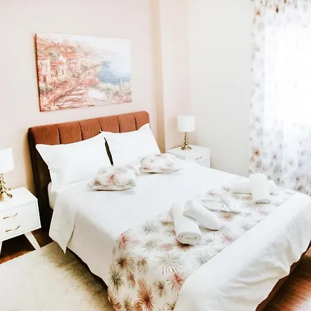 House, Ellinou Stratiotou, Ayia, * باترا